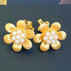 Blooming Trifari clip earrings from 50s or 60s